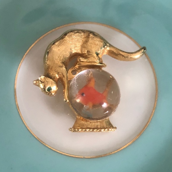 Vintage Jewelry - Vintage Cat on a Fishbowl Brooch Pin